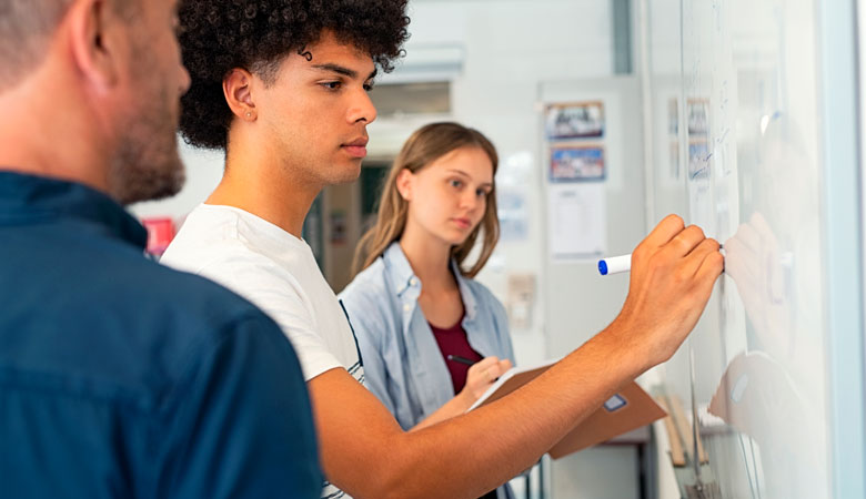 Fazer Faculdade de Economia vale a pena